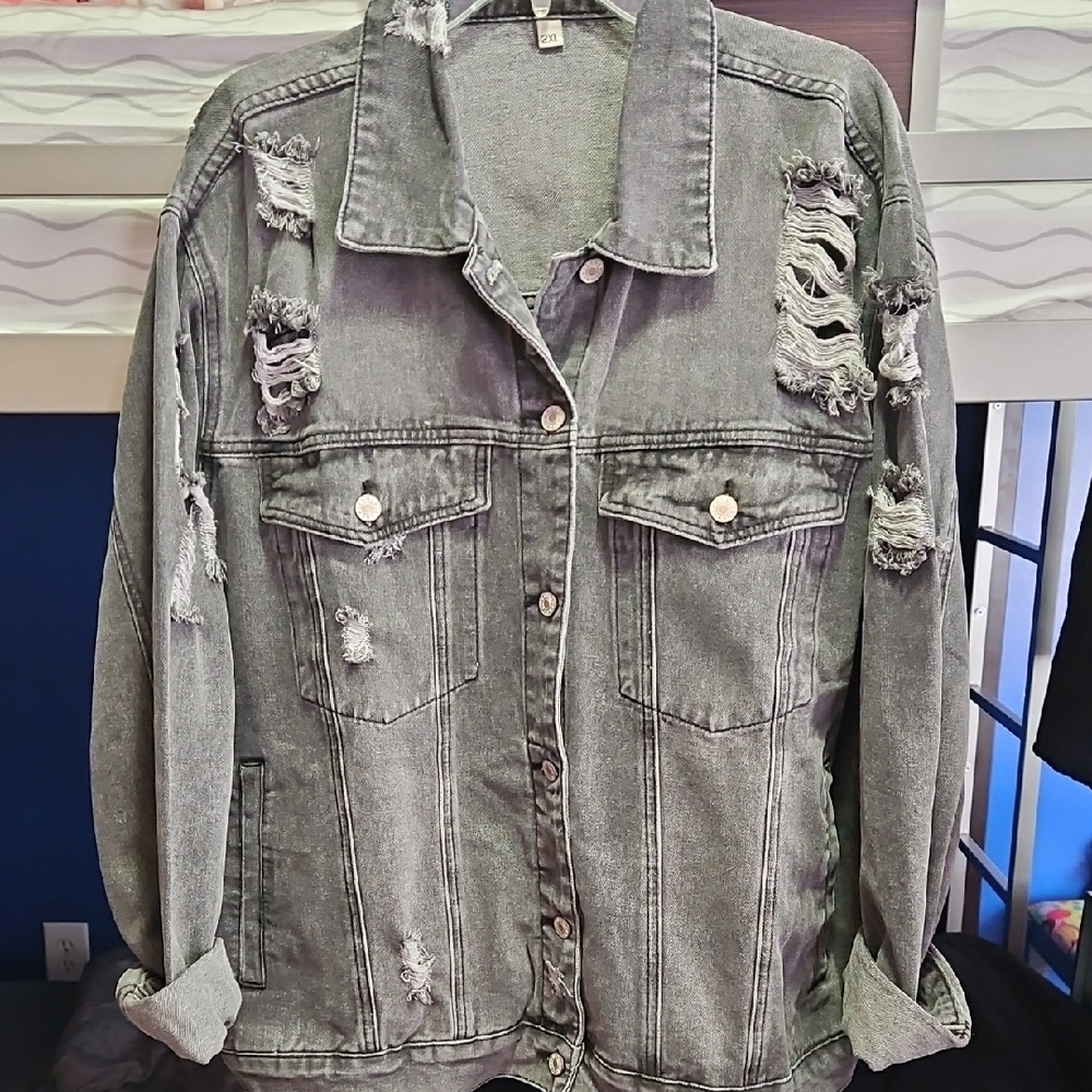 Stylish Distressed Denim Jacket in Gray